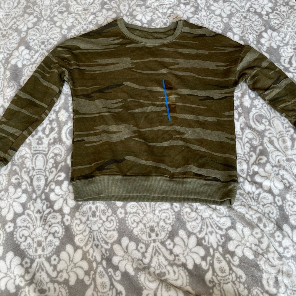 NWOT Juniors camo print sweater